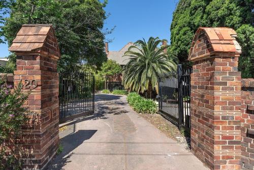 420 Punt Boutique Guesthouse — 4-Star Luxury Hotel in South Yarra, Australia