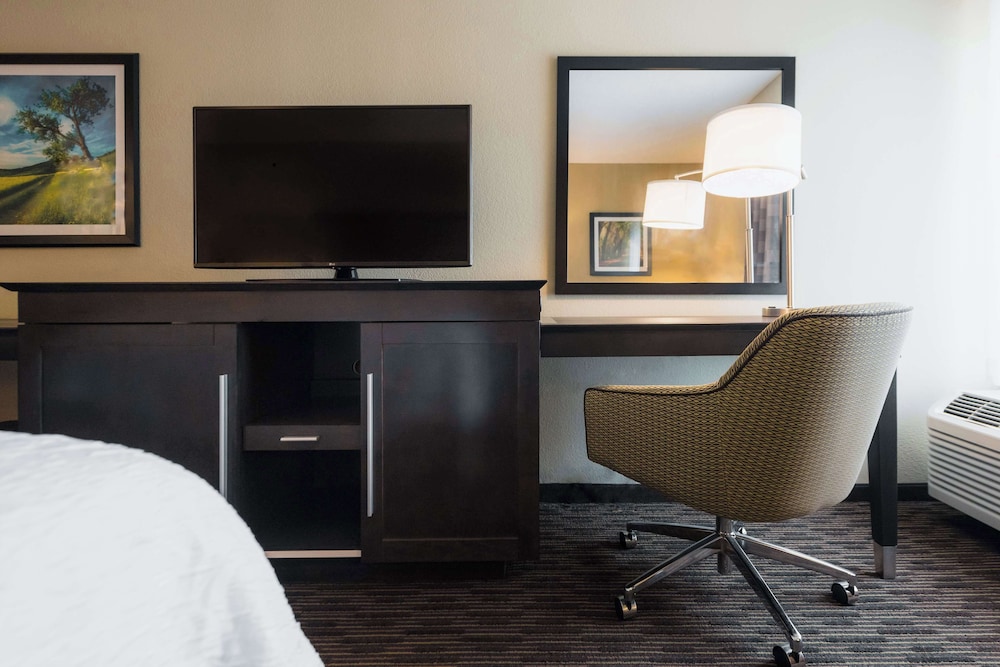 Hampton Inn Meridian - photo 6