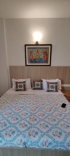 Vasudev Kutumb Atithi Devo Bava — Vrindavan — photo 5