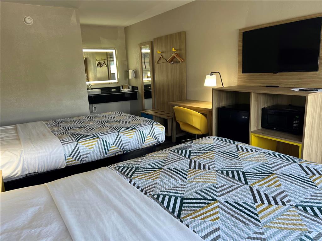 Days Inn by Wyndham Kansas City Northeast - photo 13