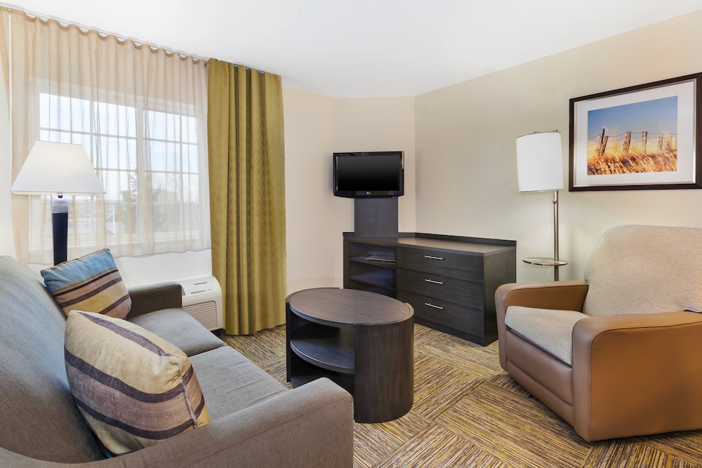 Candlewood Suites Polaris by IHG - photo 15