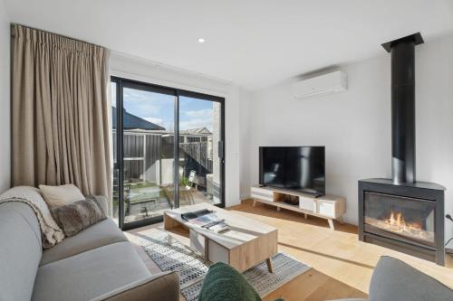 Alpine Escape Apartment — 4-Star Luxury Hotel in Wanaka, New Zealand