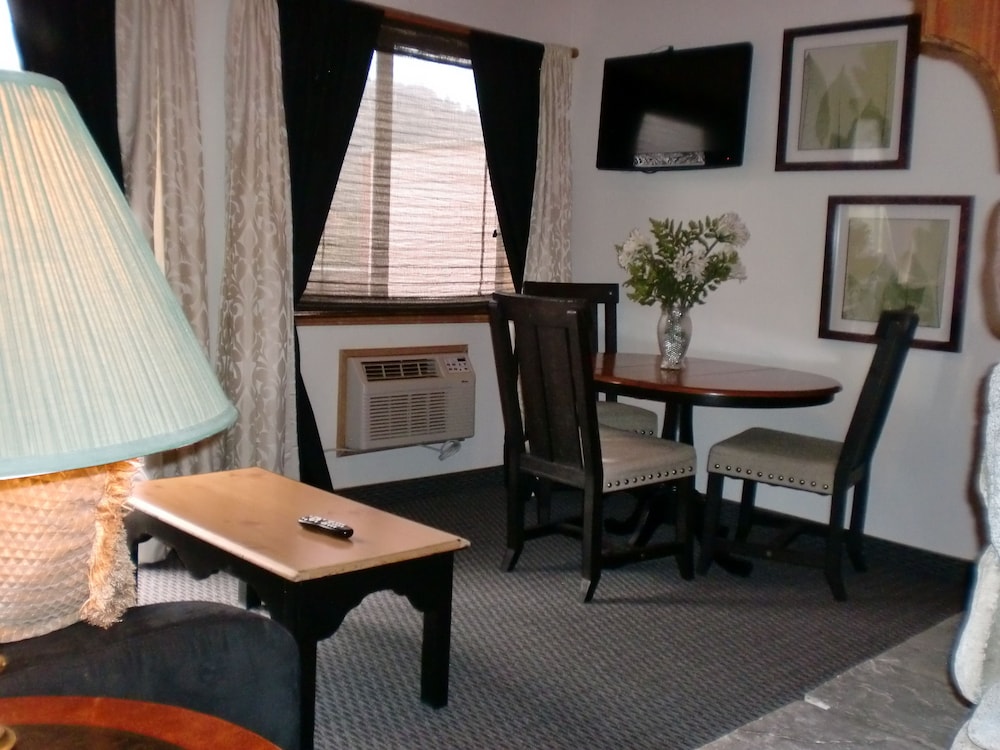 The North Shore Inn - photo 42