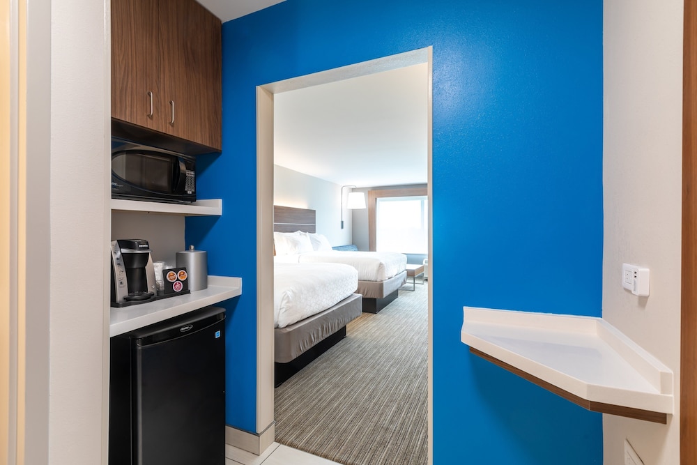 Holiday Inn Express & Suites Greenville S Piedmont by IHG - photo 17