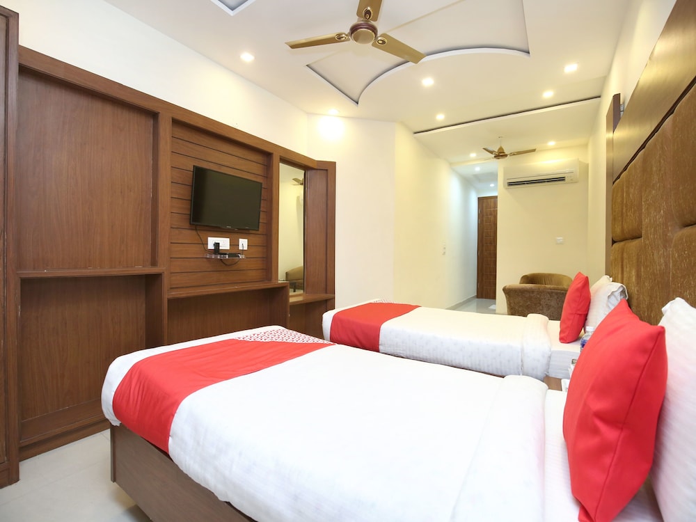 FabHotel Signia Zirakpur
