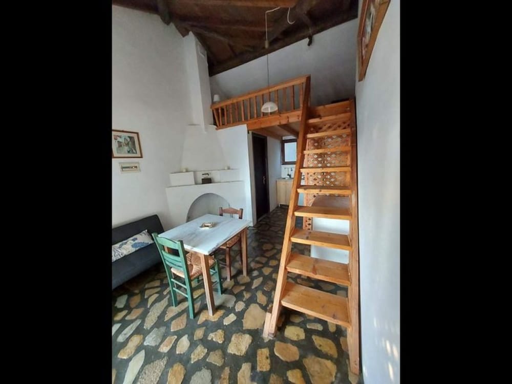 Beautiful House Located on a Hill in Samos Island 400 m From an Organized Beach — 4-Star Luxury Hotel in Samos, Greece