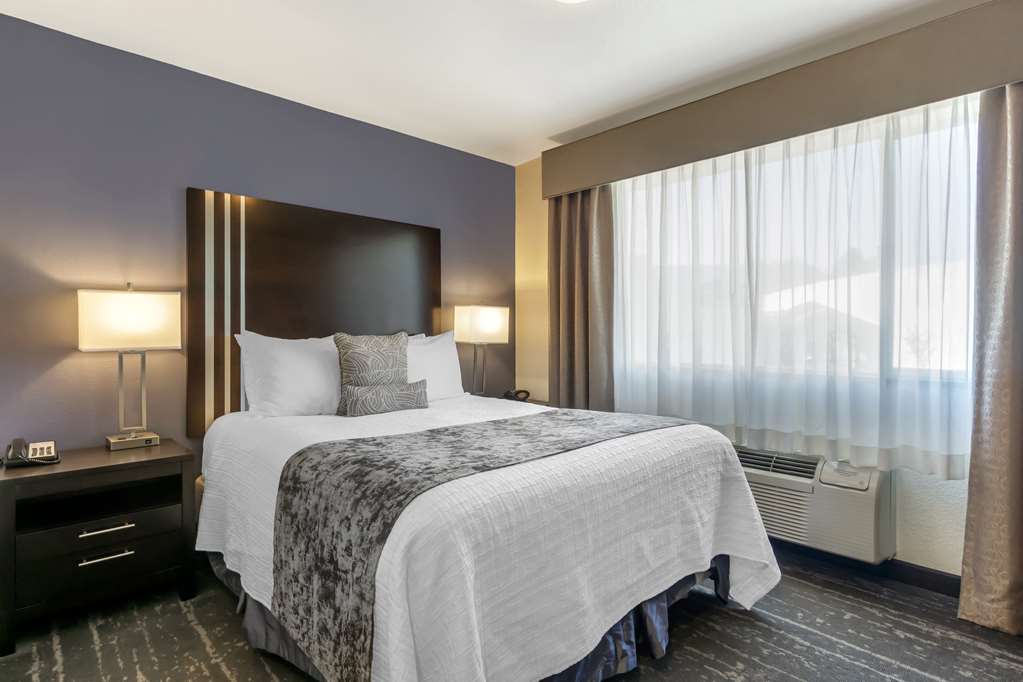Best Western Plus Edmonds Harbor Inn - photo 16