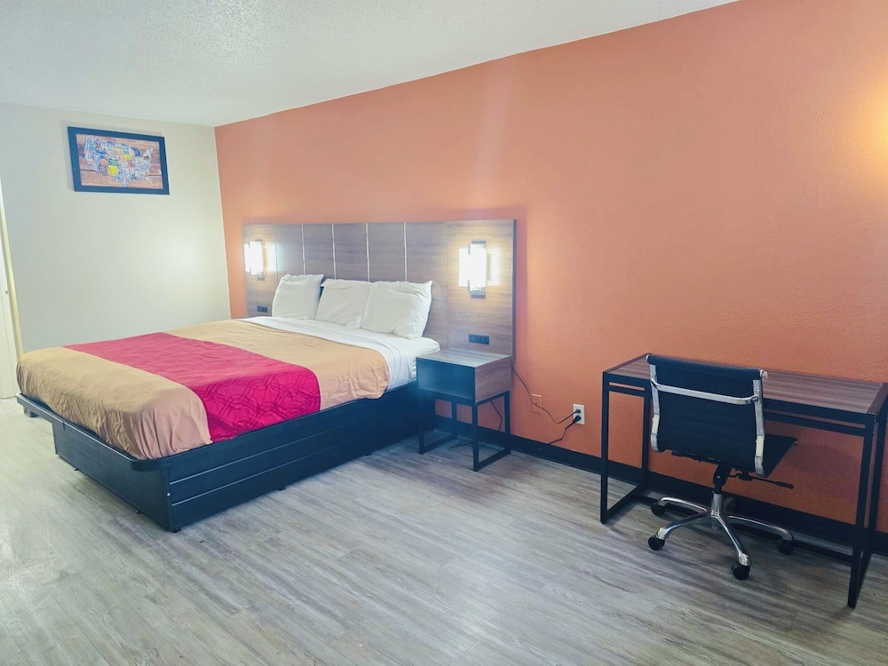 Studios & Suites 4 Less Chesapeake - photo 10