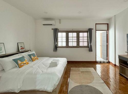 Miq Hk611 Huai Khwang 4Br Jodd Fair