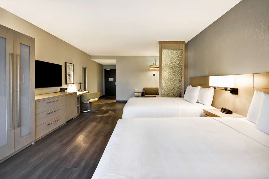 Hyatt Place Fresno - photo 17