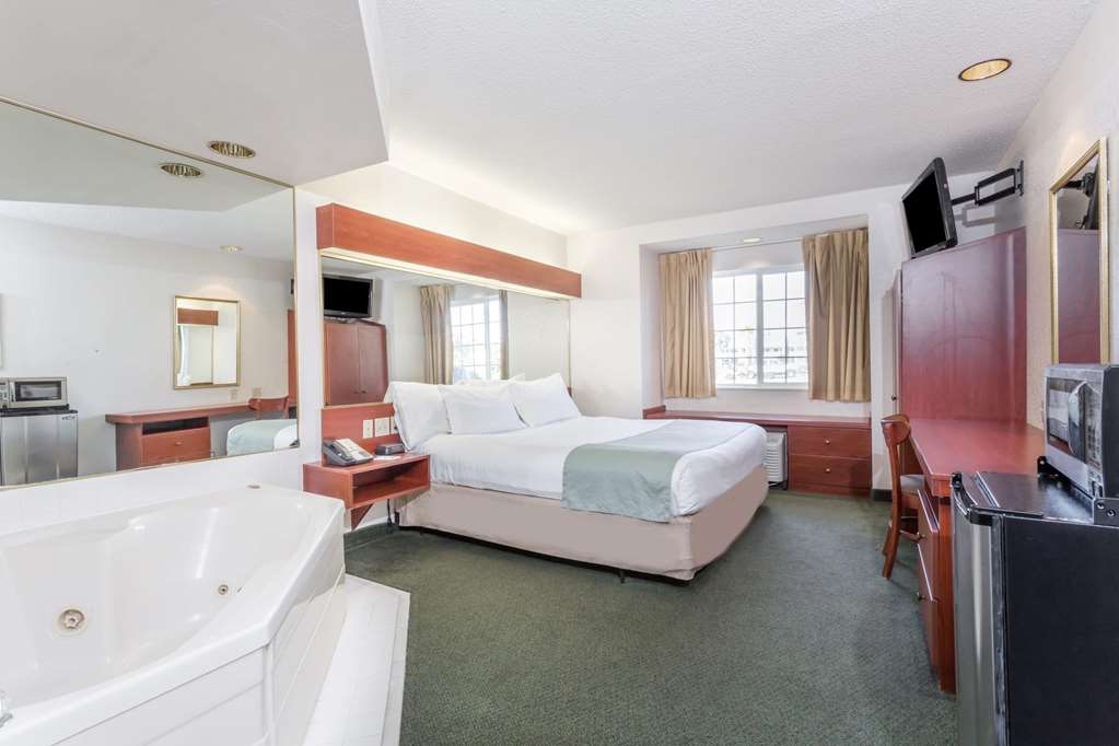 Microtel Inn & Suites by Wyndham Marianna - photo 11