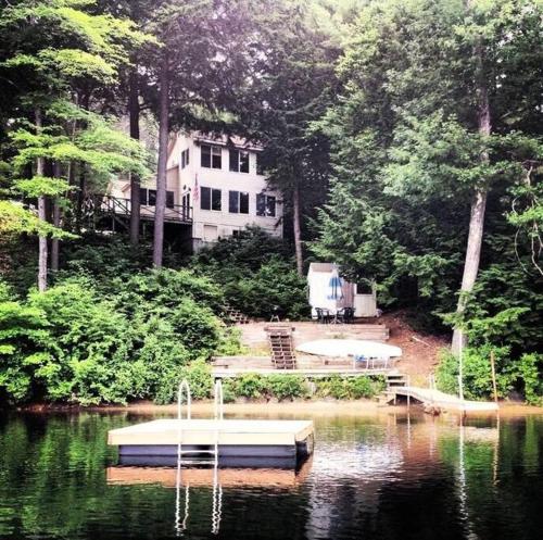 Terrapin Station Lakeside Rustic 3 Home on Lake Winona — 4-Star Luxury Hotel in Ashland, United States