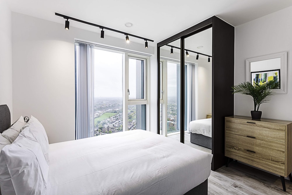 Icon Tower Flat IV - carbon neutral hotel in London