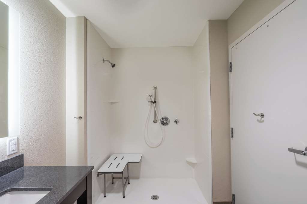 La Quinta Inn & Suites by Wyndham Memphis Downtown - photo 9