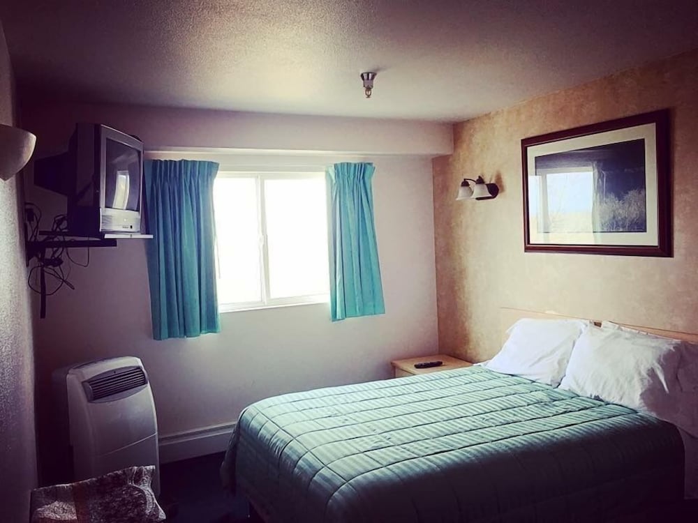 Windbreak Hotel - photo 13