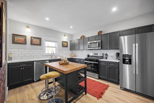 Classic Pittsburgh 4 Square Easy Access to Town and Airport in Pittsburgh, United States