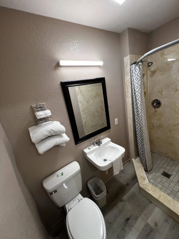 The 409 Bolivar Beach Hotel in Bolivar Peninsula, United States