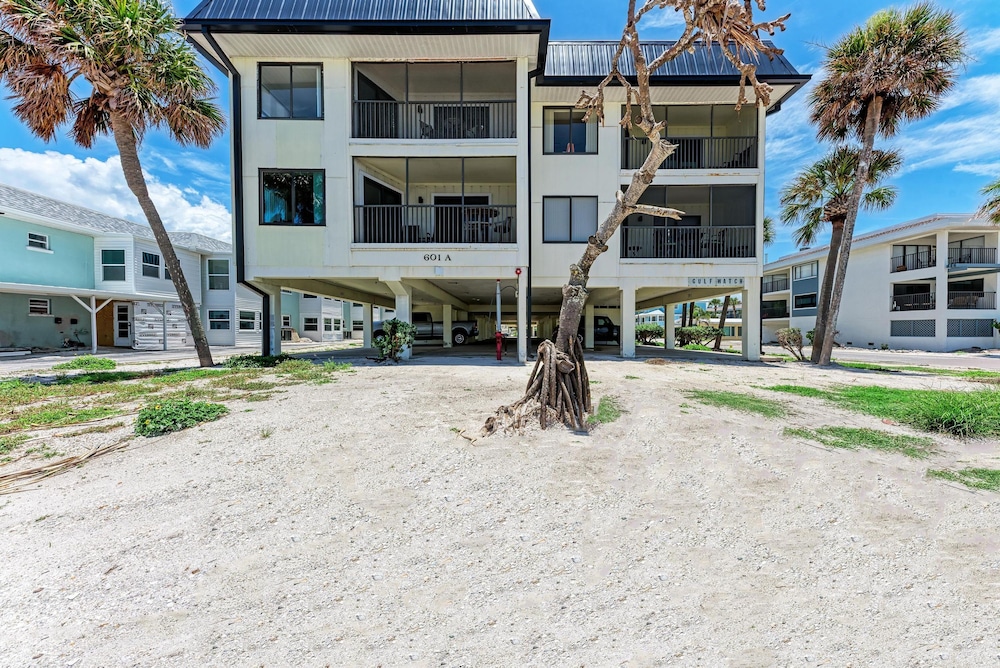 Anna Maria Island Beach Sands — 4-Star Luxury Hotel in Bradenton Beach, United States