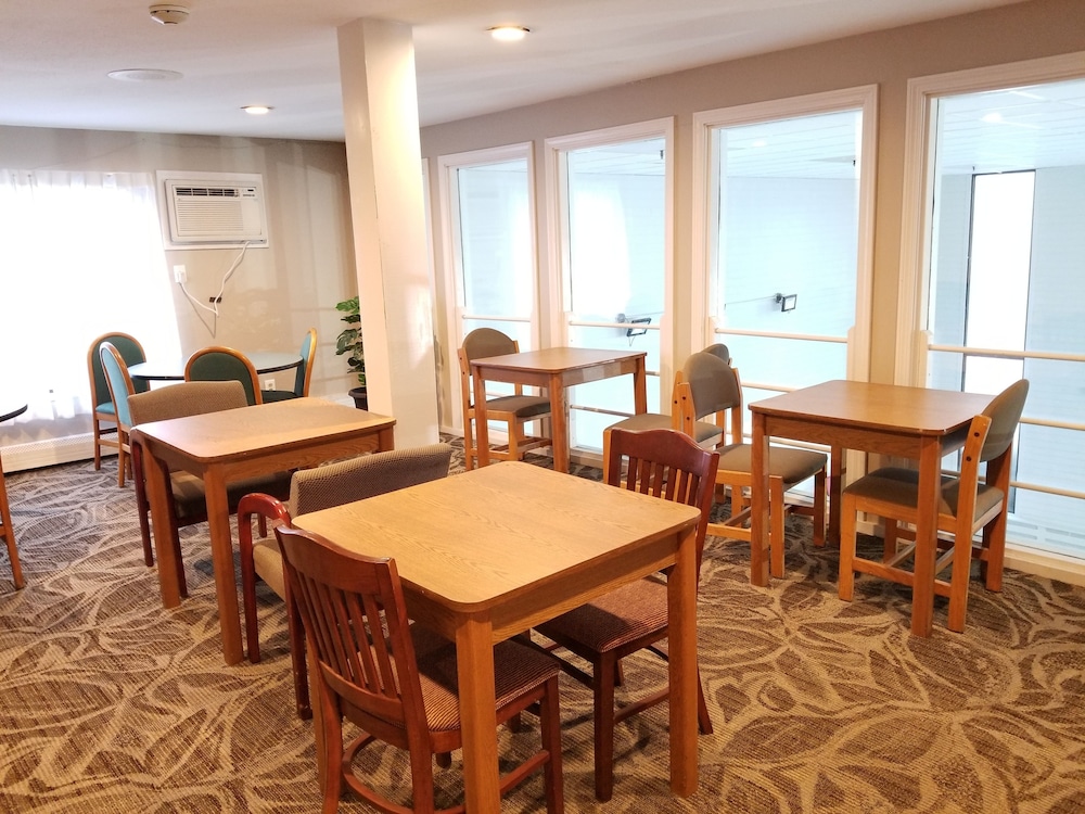 Hampton Village Inn - photo 42