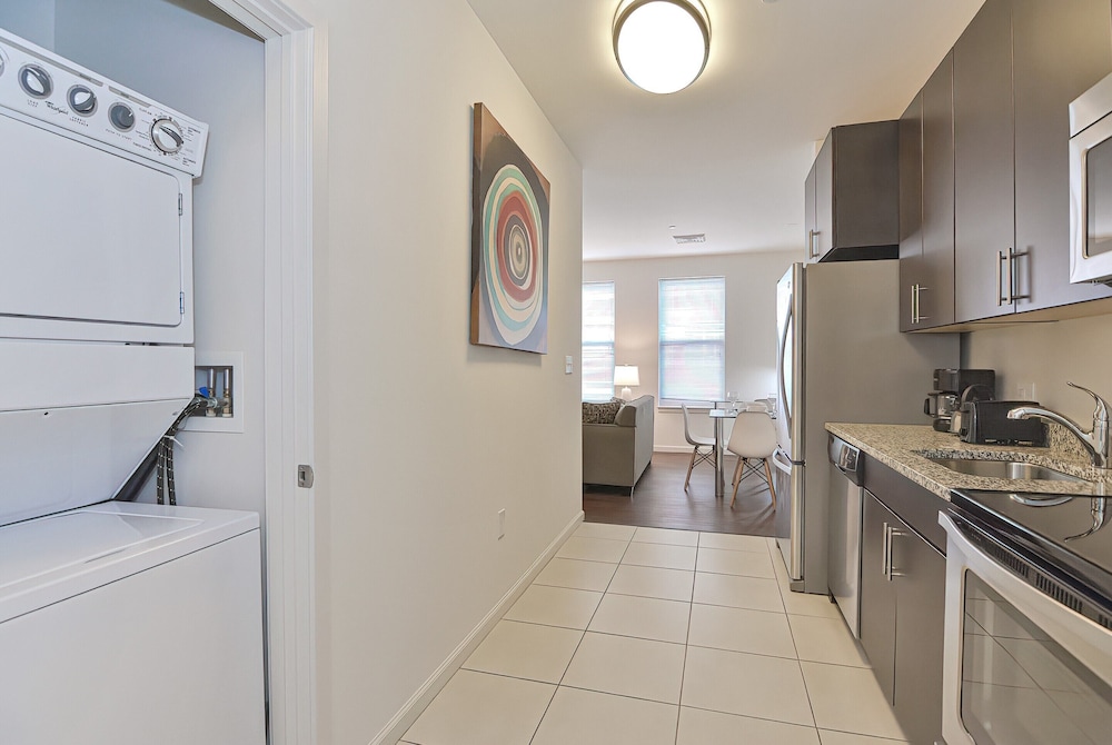 Global Luxury Suites East Boston - photo 32