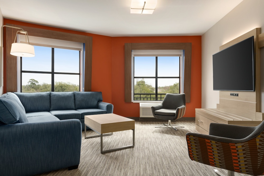 Holiday Inn Express & Suites Mt. Pleasant by IHG - photo 11