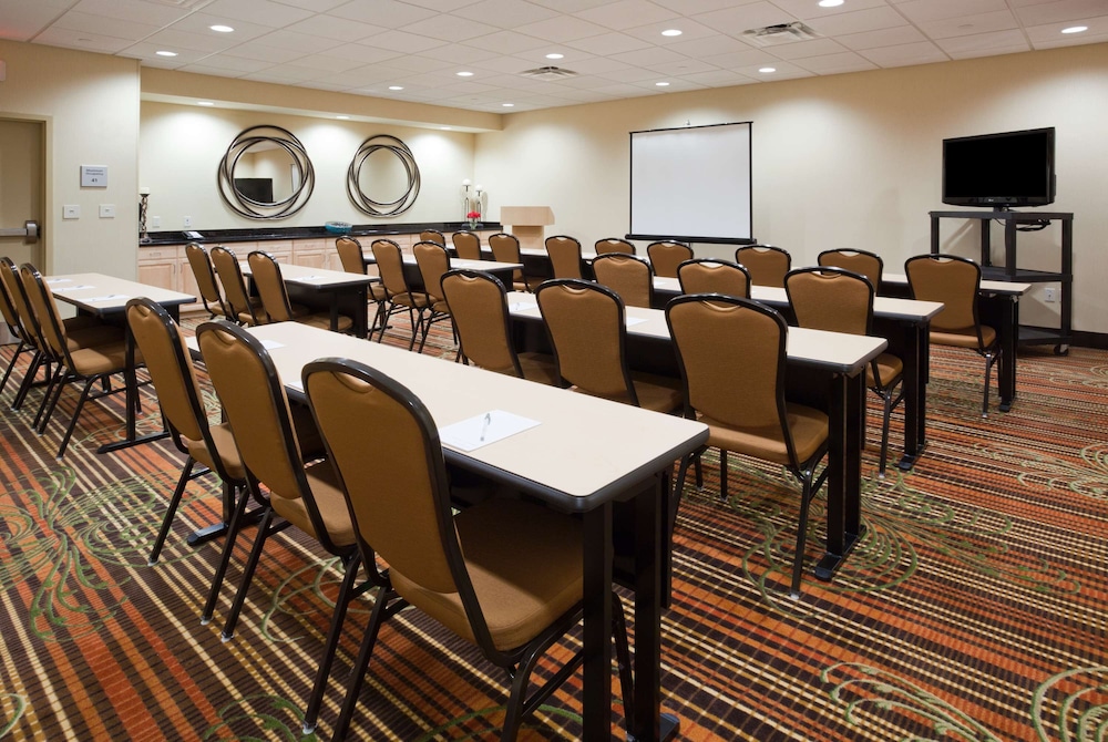 Hampton Inn & Suites Minot Airport - photo 29