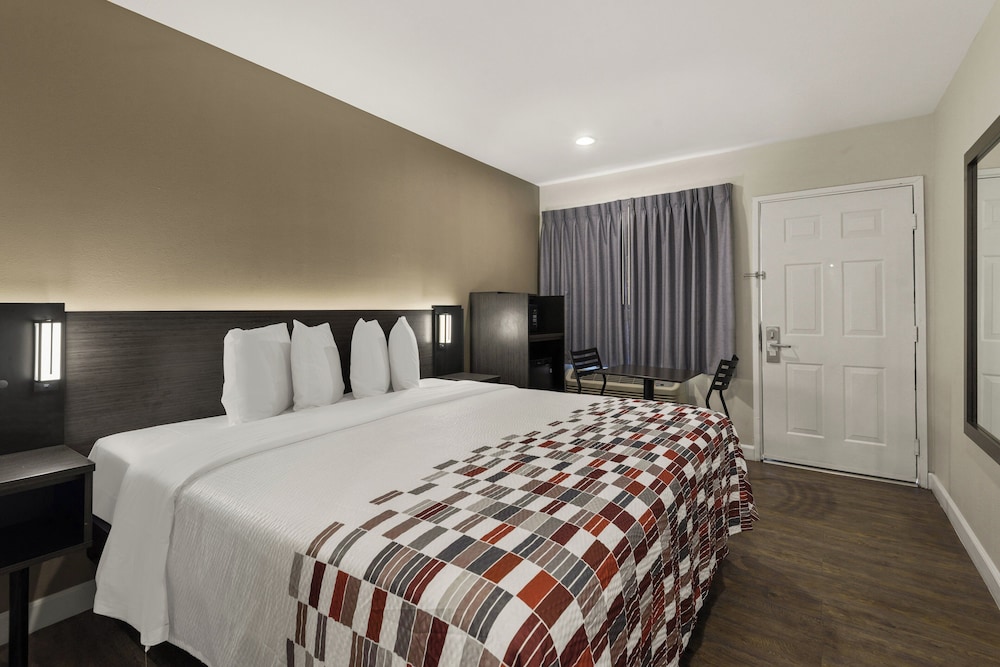 Red Roof Inn Carson Wilmington CA - photo 8