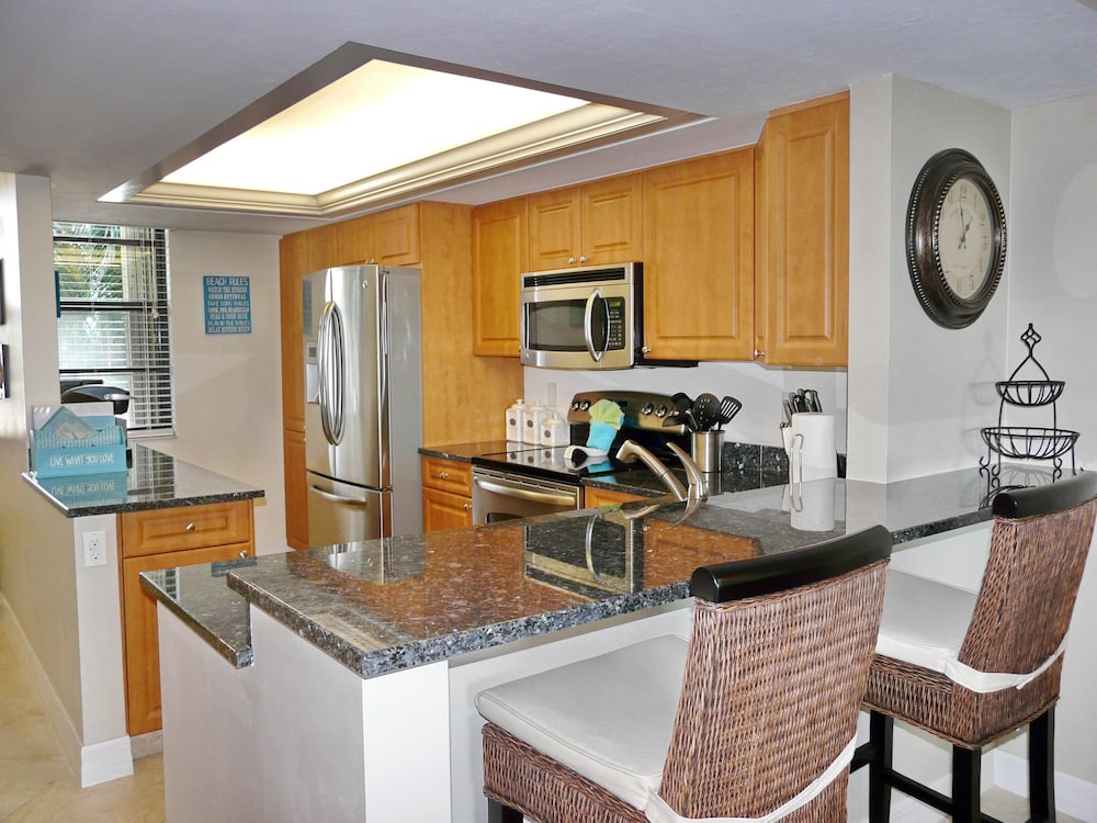 Beachfront condo in resort style community with pool - photo 13