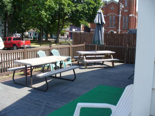 Villager Motel & Glen Manor Estate - photo 21