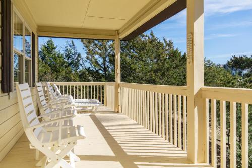 Pelican Palace by Oak Island Accommodations - photo 11