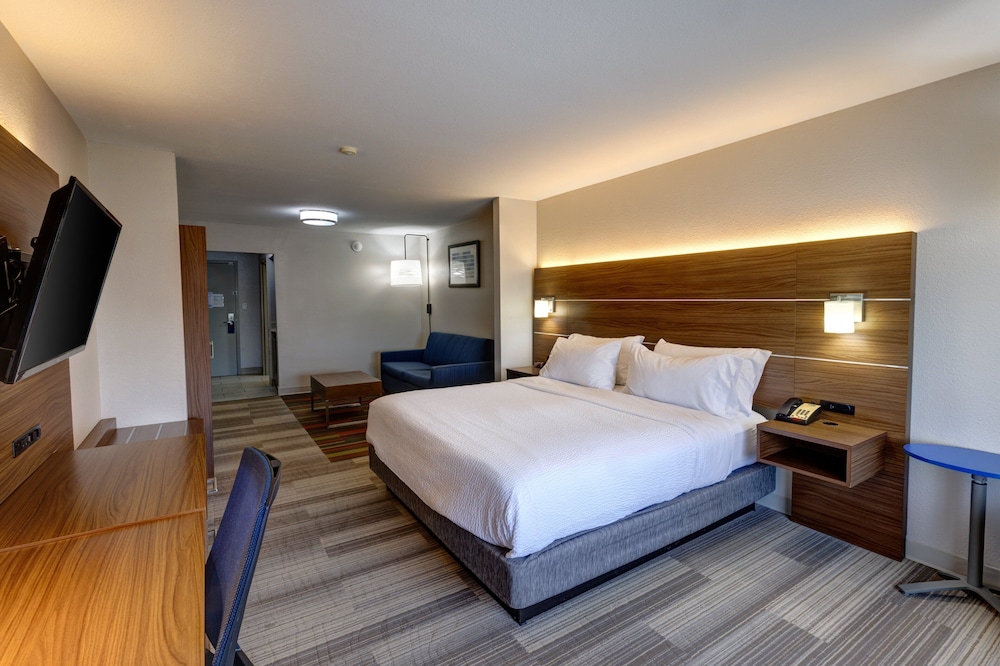 Holiday Inn Express & Suites Shelbyville Indianapolis by IHG - photo 9