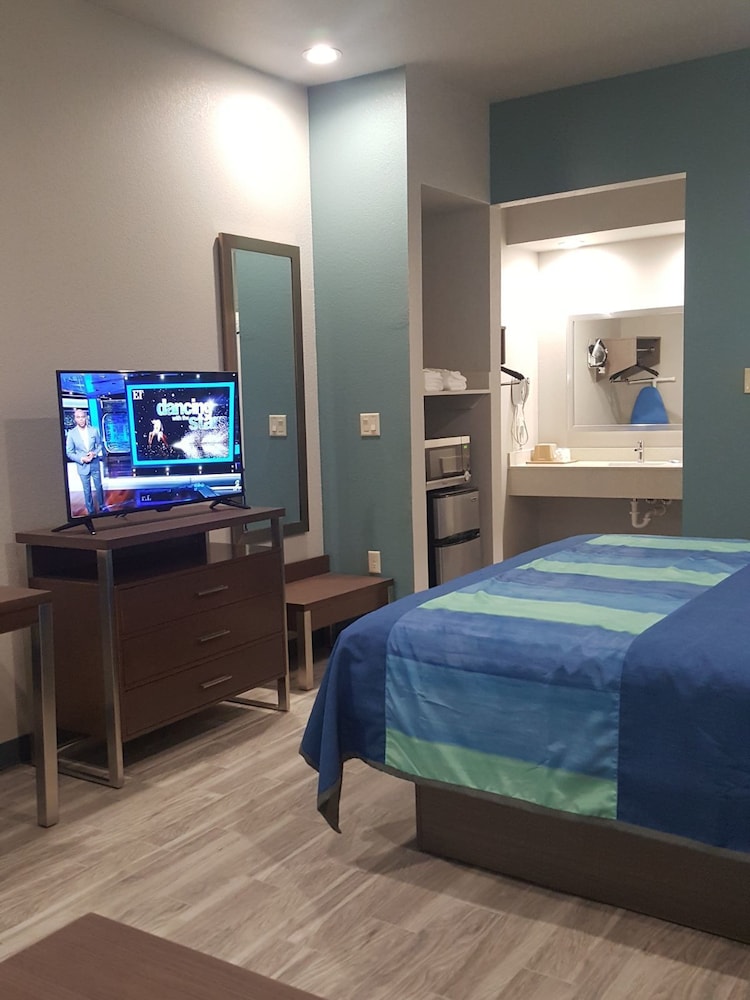 Hotel Blue Woodlands - photo 13
