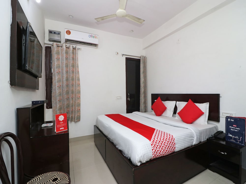Oyo 23504 Hotel R View — hotel in Rohtak