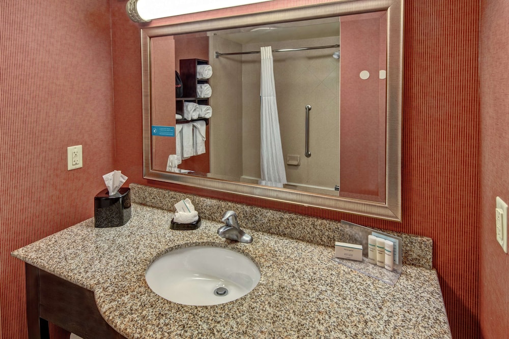 Hampton Inn Jacksonville Anniston Area - photo 31