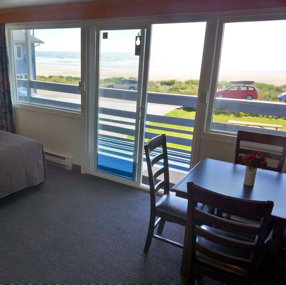 Sunset Surf Motel - photo 7