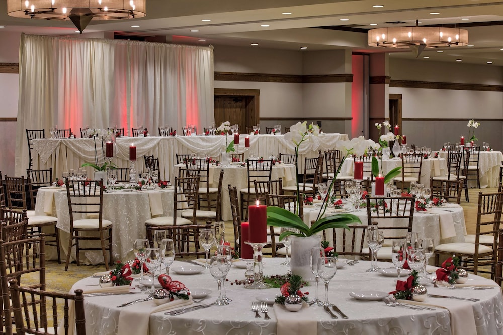 DoubleTree by Hilton Libertyville Mundelein - photo 23
