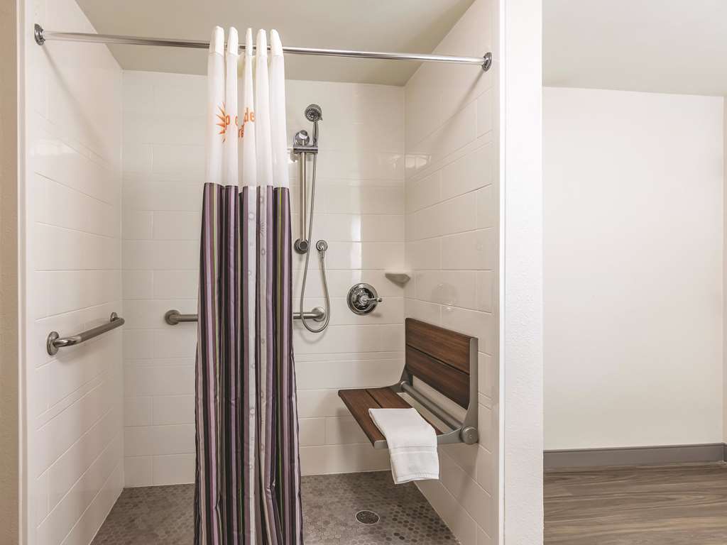 La Quinta Inn & Suites by Wyndham Salem NH - photo 14