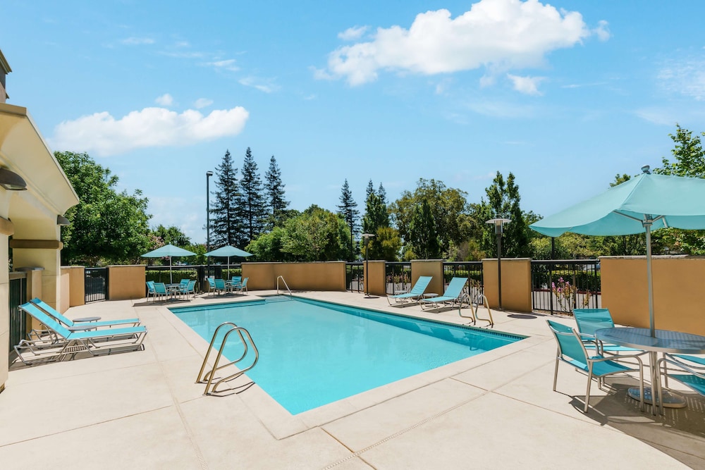 Hampton Inn & Suites West Sacramento - photo 18