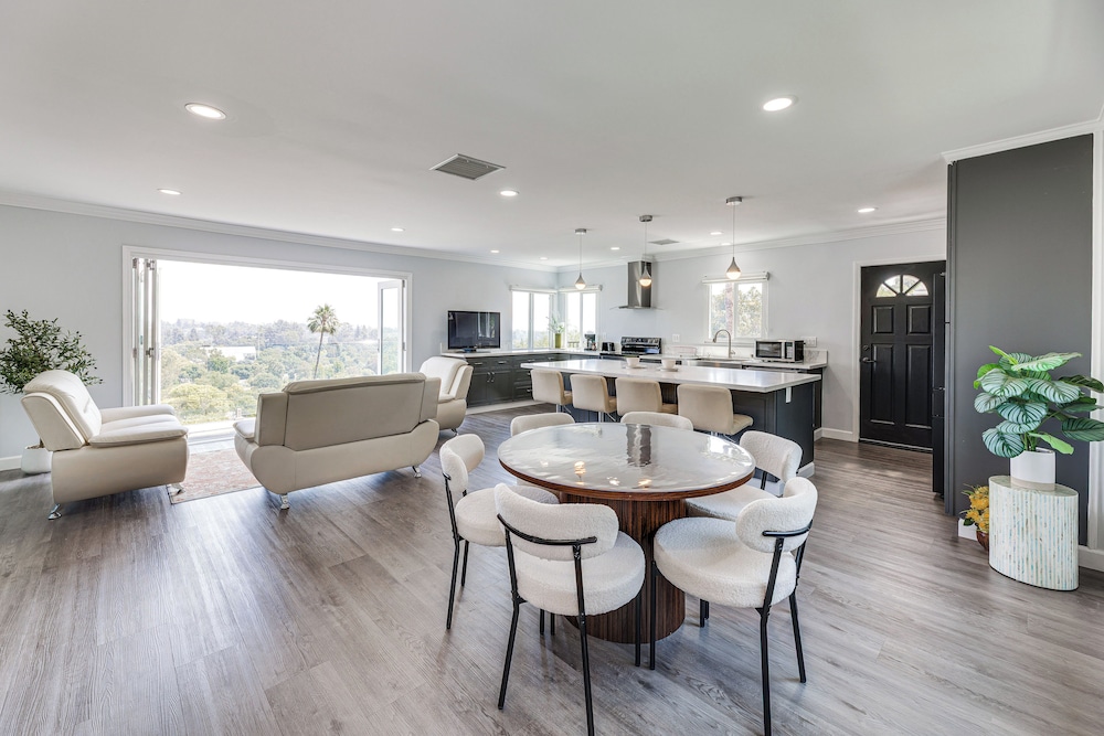 2 Mi to Rose Bowl Stadium: Mtn view Gem w Patio in Pasadena, United States