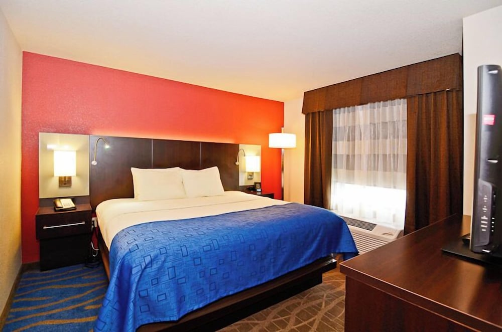 Astoria Hotel and Event Center - photo 17