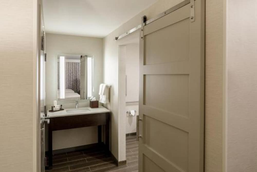 Hotel Madison & Shenandoah Conference Ctr - photo 21