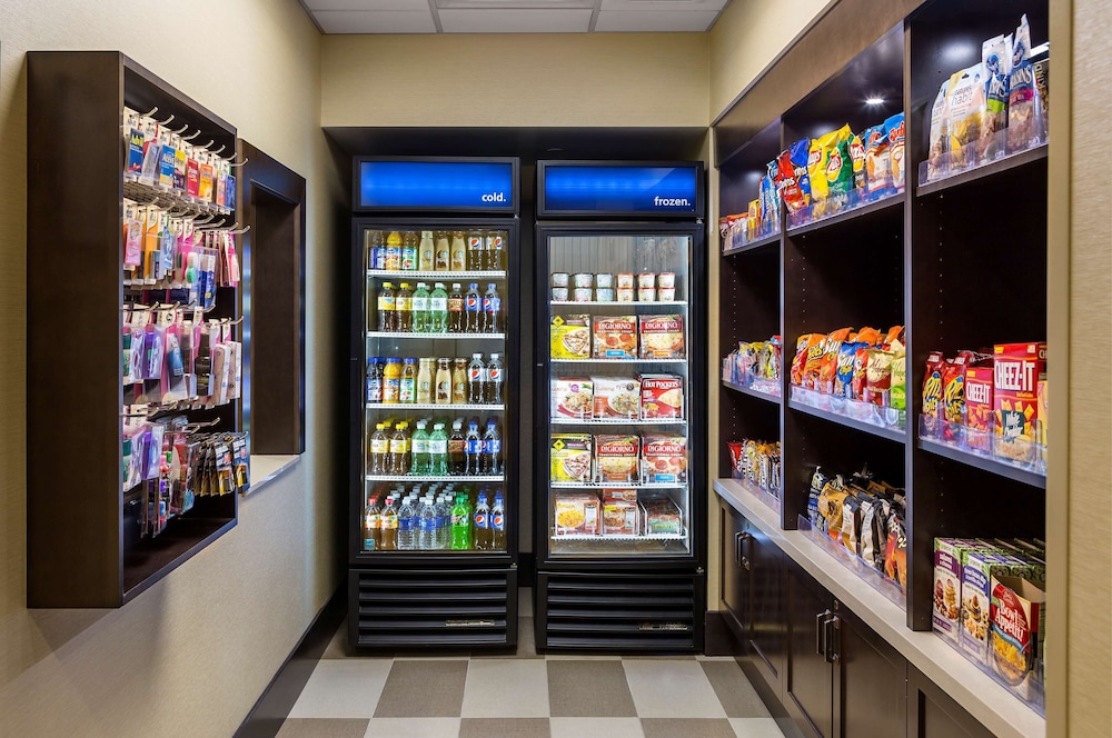 Hampton Inn & Suites Philadelphia Montgomeryville - photo 20
