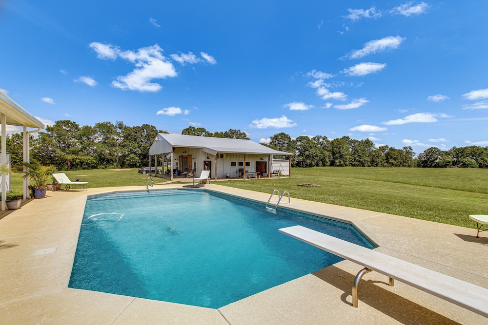 BBQ Ready: Farm style Kinston Hideaway w Pool — hotel in Samson