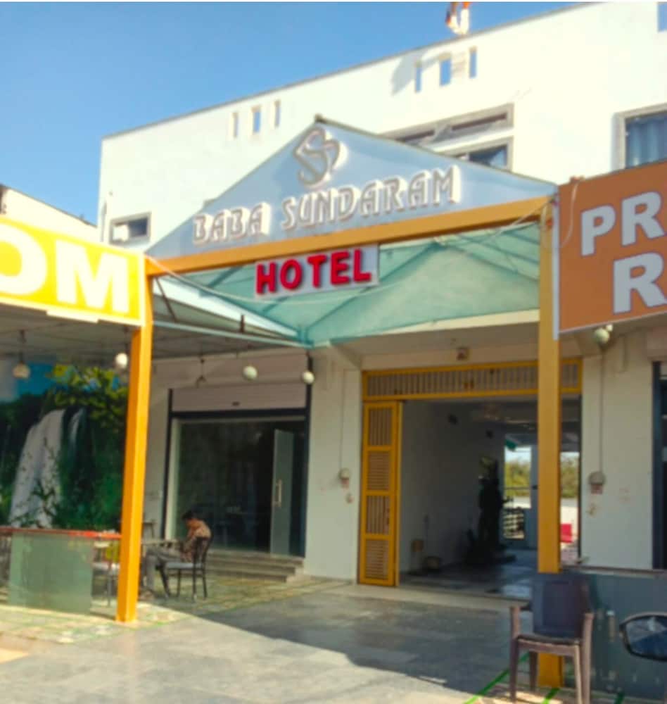 Baba Sundaram Hotel & Restaurant — hotel in Ringas