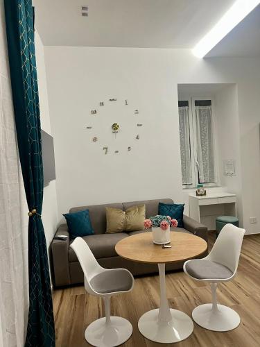 Guest House Napul'e — 4-Star Luxury Hotel in Naples, Italy