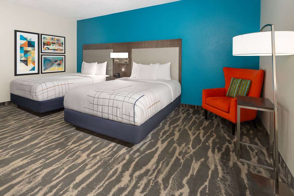 La Quinta Inn & Suites by Wyndham Kokomo - photo 13