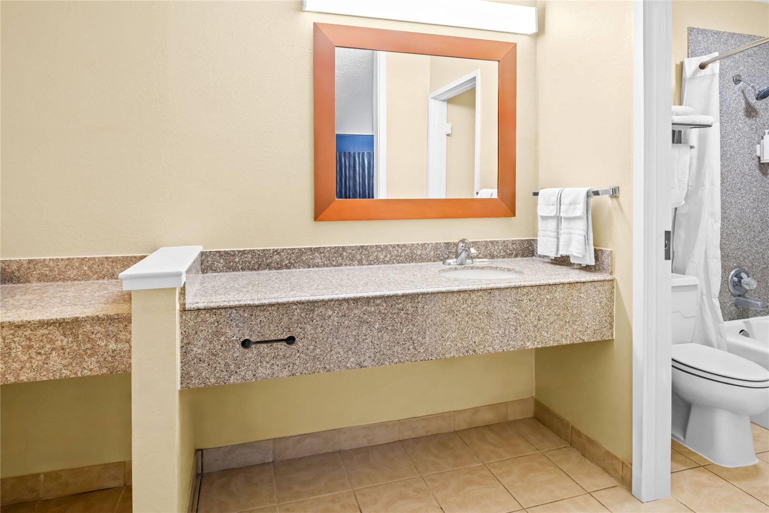 Days Inn by Wyndham Lafayette Near Lafayette Airport - photo 17