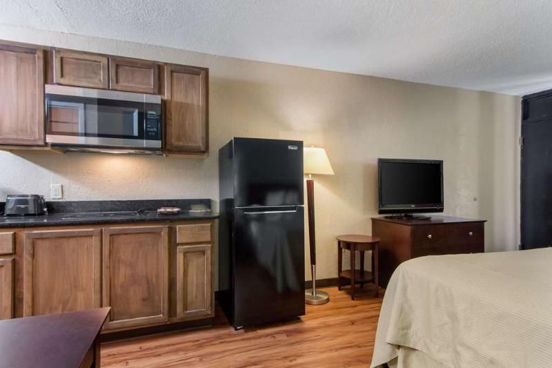 Suburban Extended Stay Hotel - photo 18