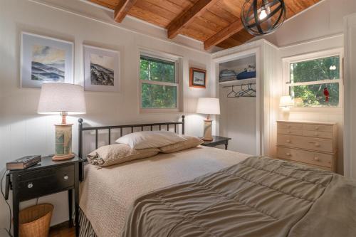 The Deep Forest Green Cottage — Culpeper — photo 2