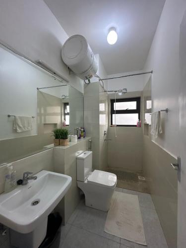 Modern Studio near Junction Mall Wi Fi Smart TV Free Parking
